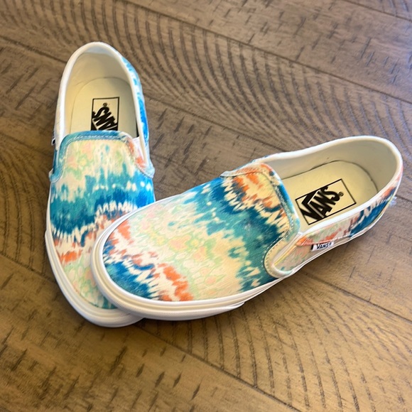Vans Shoes - Vans size 7 new without box